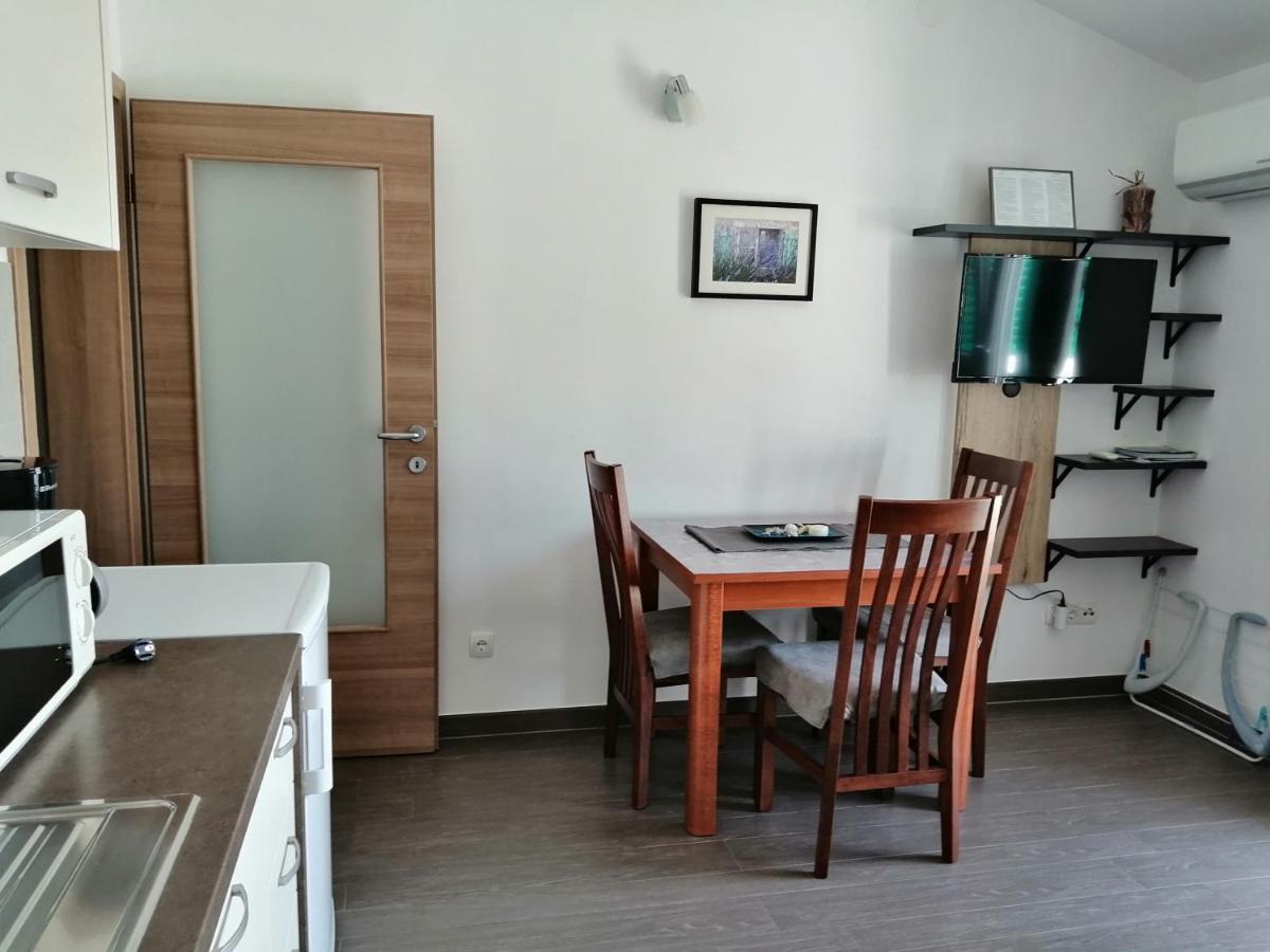 Villa Luce Apartment House كارلوباغ المظهر الخارجي الصورة