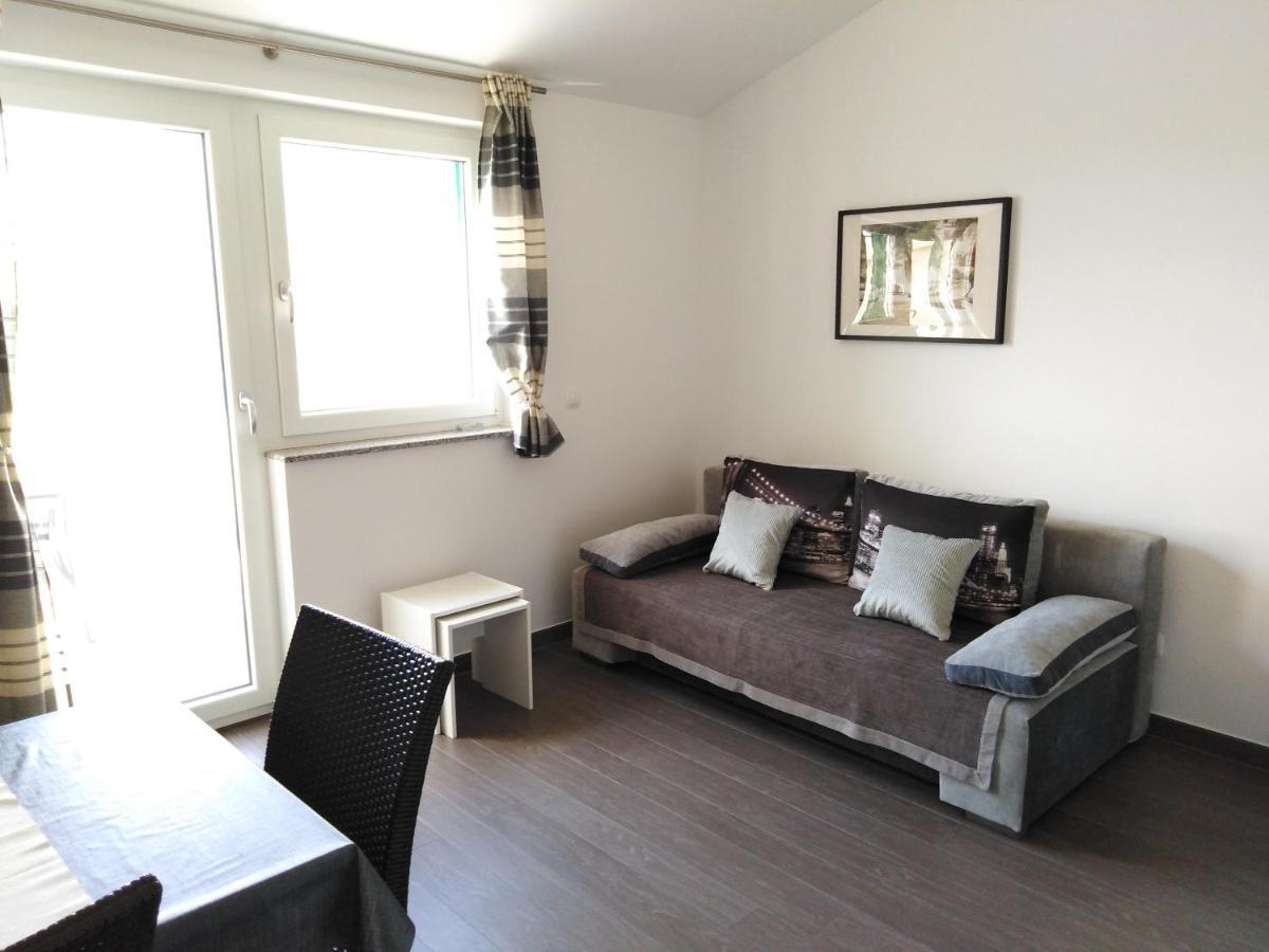 Villa Luce Apartment House كارلوباغ المظهر الخارجي الصورة